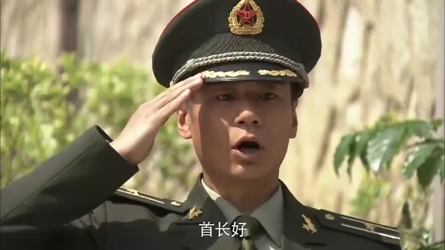 晓琳带雷神回家,雷神看到首长后立马敬礼,太搞笑了!