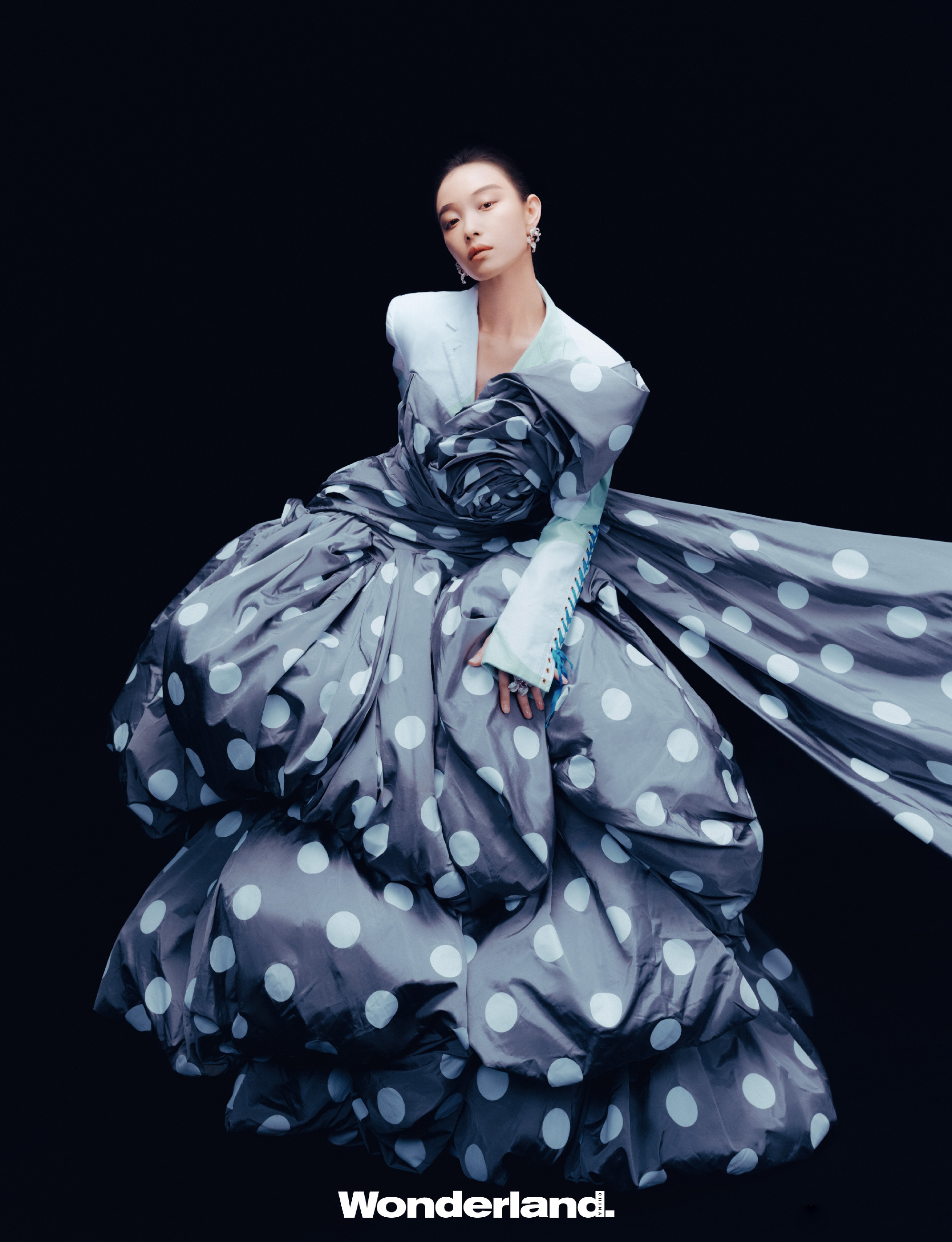 倪妮登上《新视线wonderland.》6月刊封面,繁花似锦_高清图集_新浪网