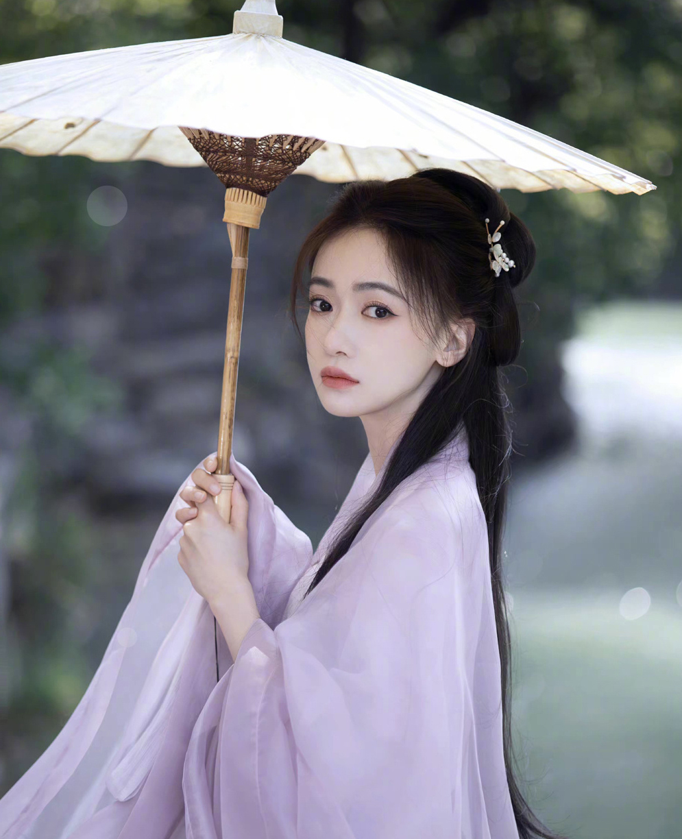 请问这位女演员是谁?