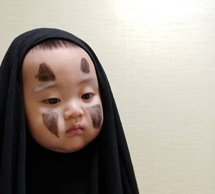 韩国搞怪弟弟要不要这么好笑,小孩的身体长了一张江湖味十足的脸