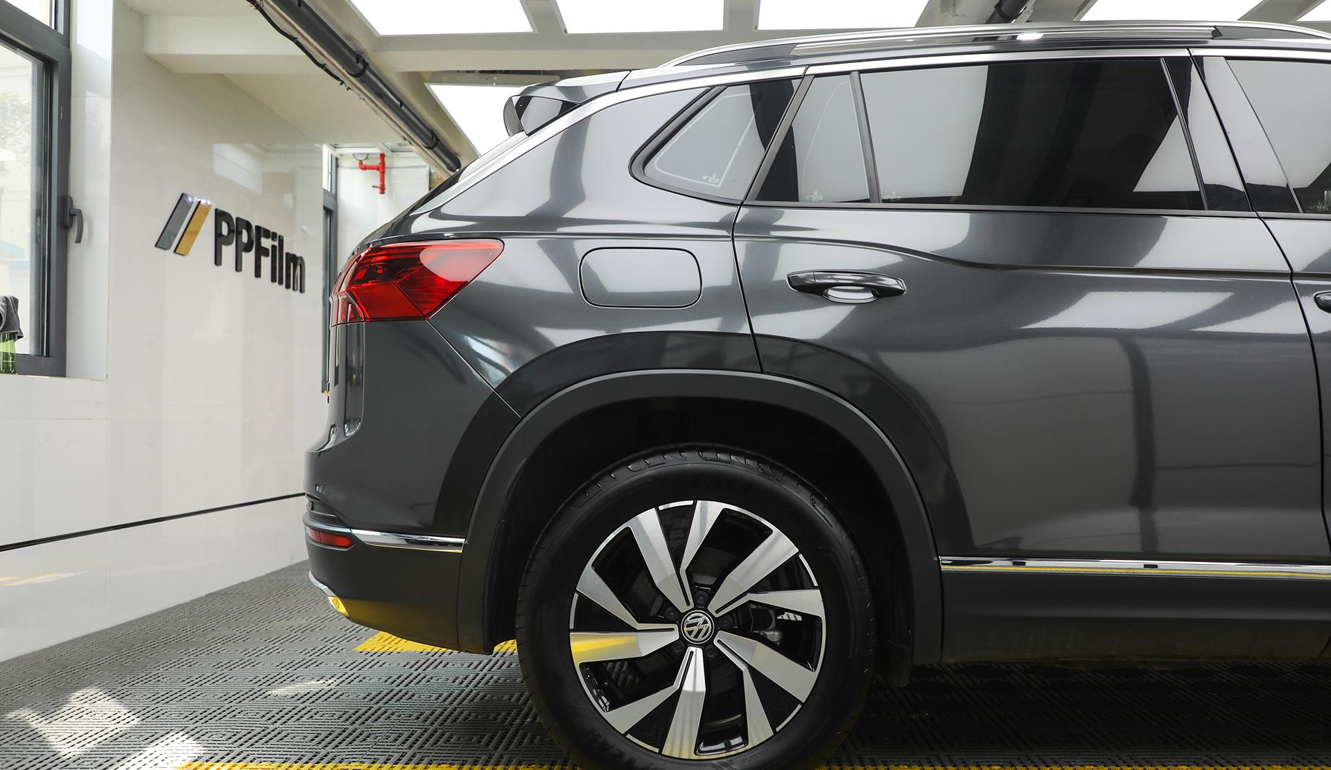 车身改色|大众探岳改色煤炭灰,气质翻倍