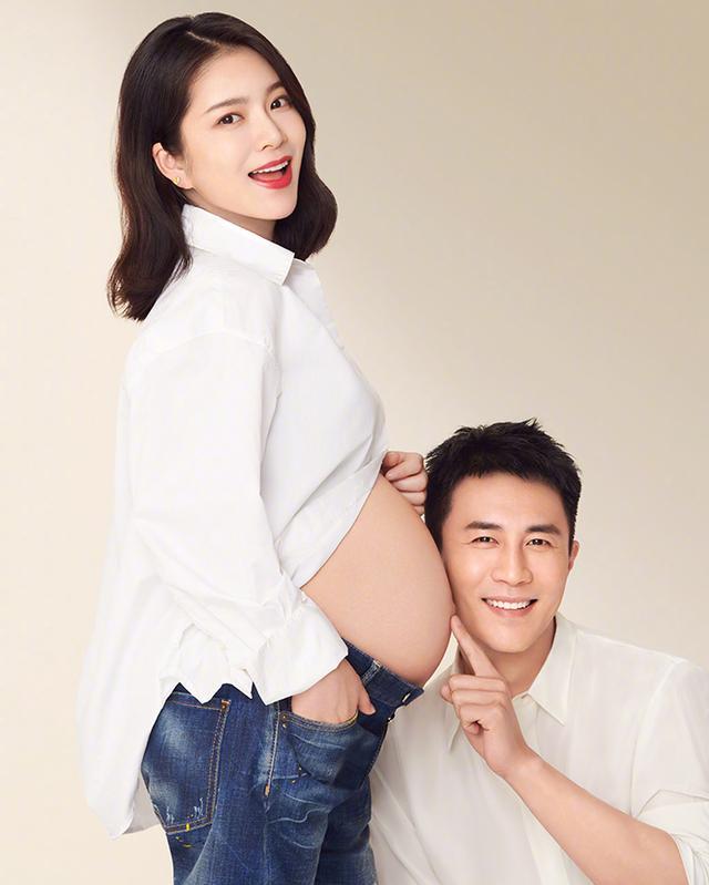 杜淳晒与孕妻王灿合照甜称第一次家庭合影