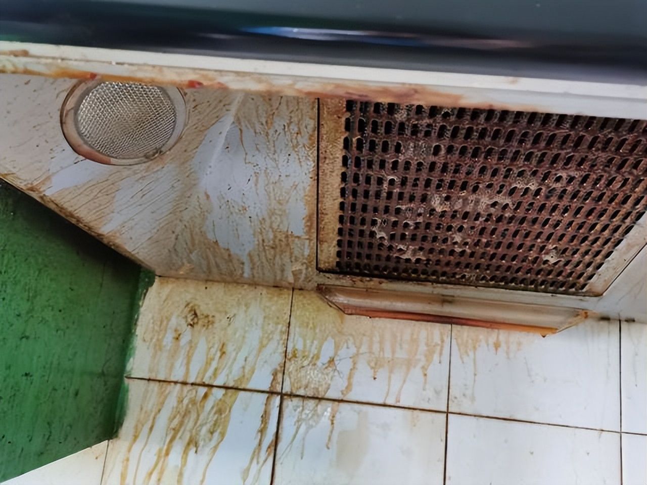 厨房里的油垢要怎么清理多亏保洁阿姨的告诫厨房才一尘不染