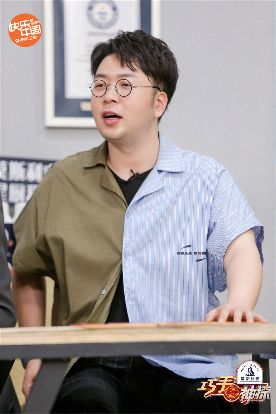 刘通用双手创造出了属于他的折纸世界.