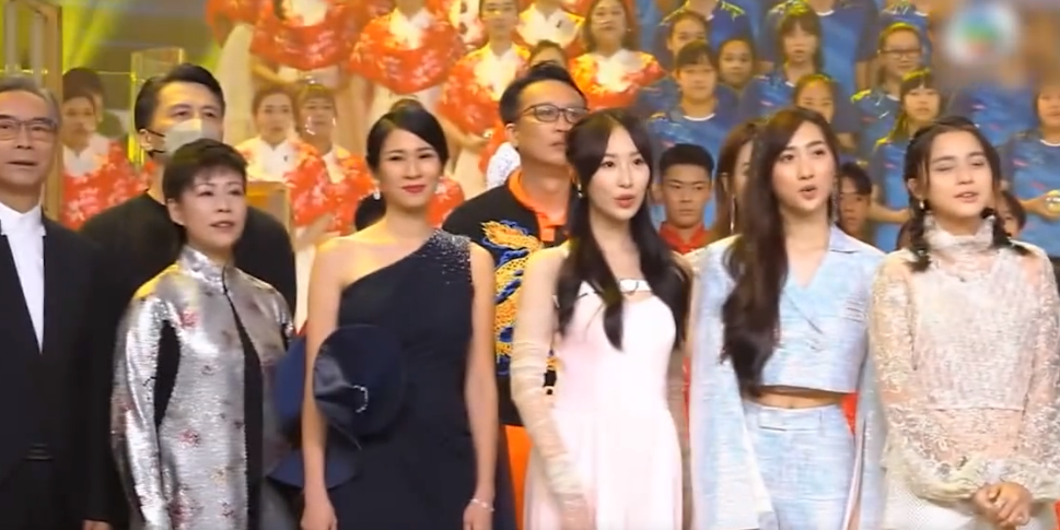 庆祝香港回归25周年文艺晚会，为何直播改成录播？休闲区蓝鸢梦想 - Www.slyday.coM