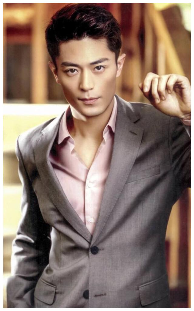 41岁霍建华失业近一年,近照曝光胖了一大圈,脸上横肉显老态