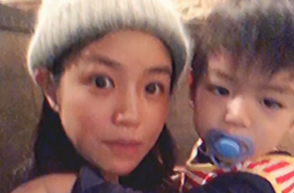 陈妍希首晒儿子正脸照，5岁小星星和妈妈一起录音