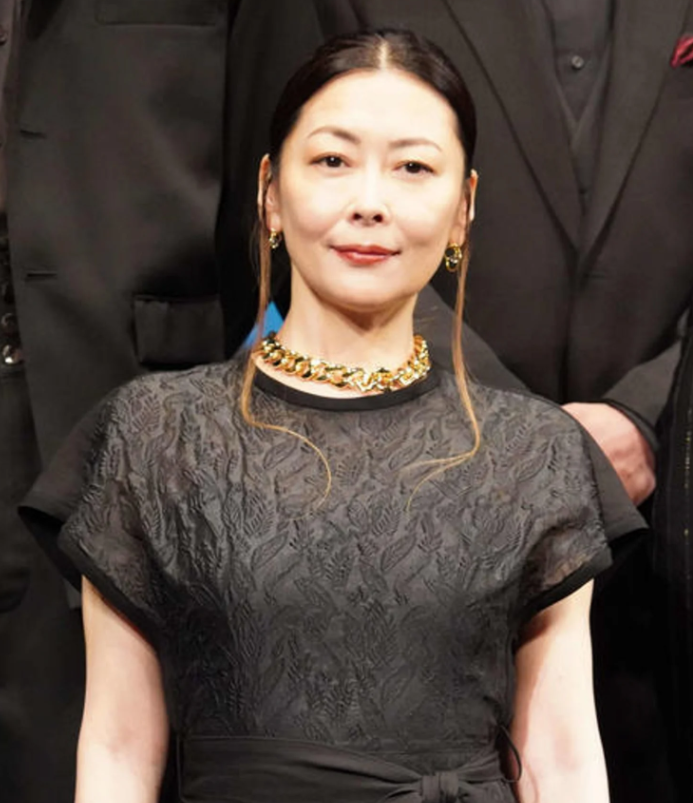 52岁中山美穗近况曝光表情僵硬被指打针曾因出轨形象尽毁