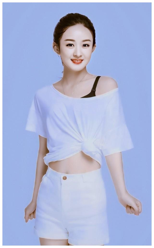 赵丽颖曾拍内衣广告,咬唇出镜超可爱,穿衣风格如欧阳娜娜