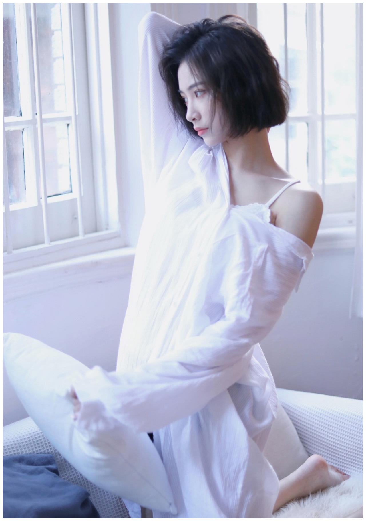 snh48短发女神许佳琪居家美图