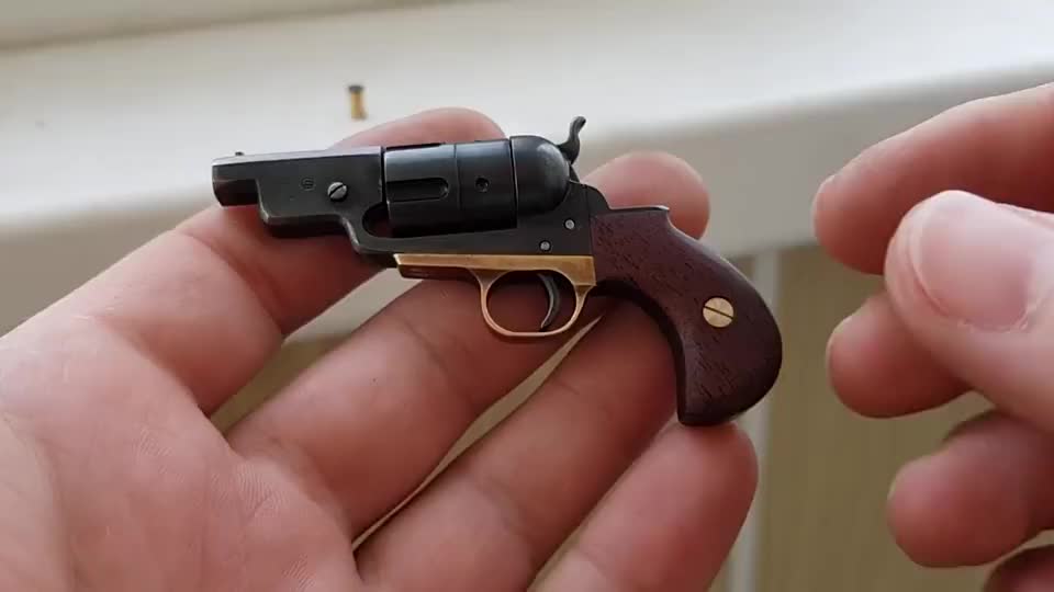 缩小版的左轮手枪,精致漂亮还能射击呢