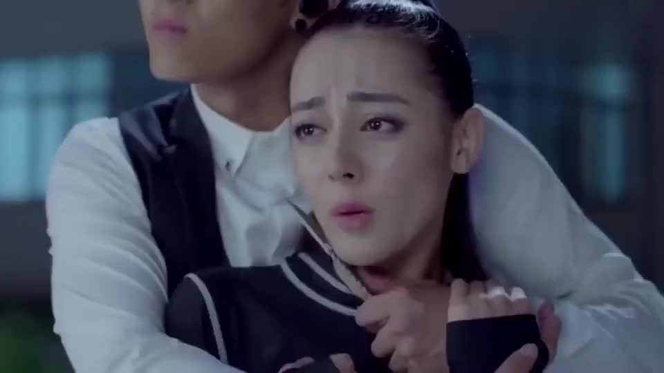 火狼女被巨熊劫持,要白鲨开枪自杀,结果虚惊一场!