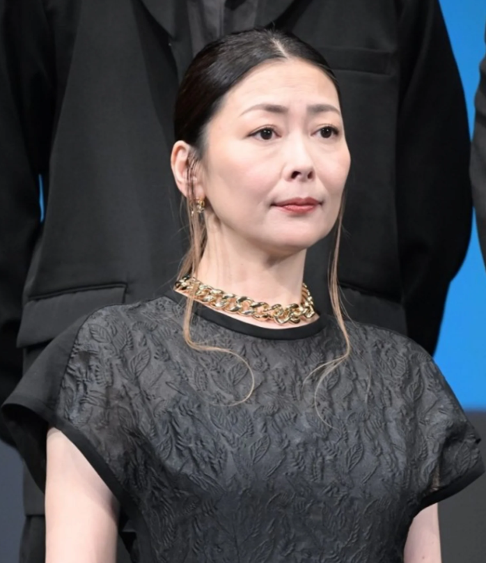 52岁中山美穗近况曝光表情僵硬被指打针曾因出轨形象尽毁