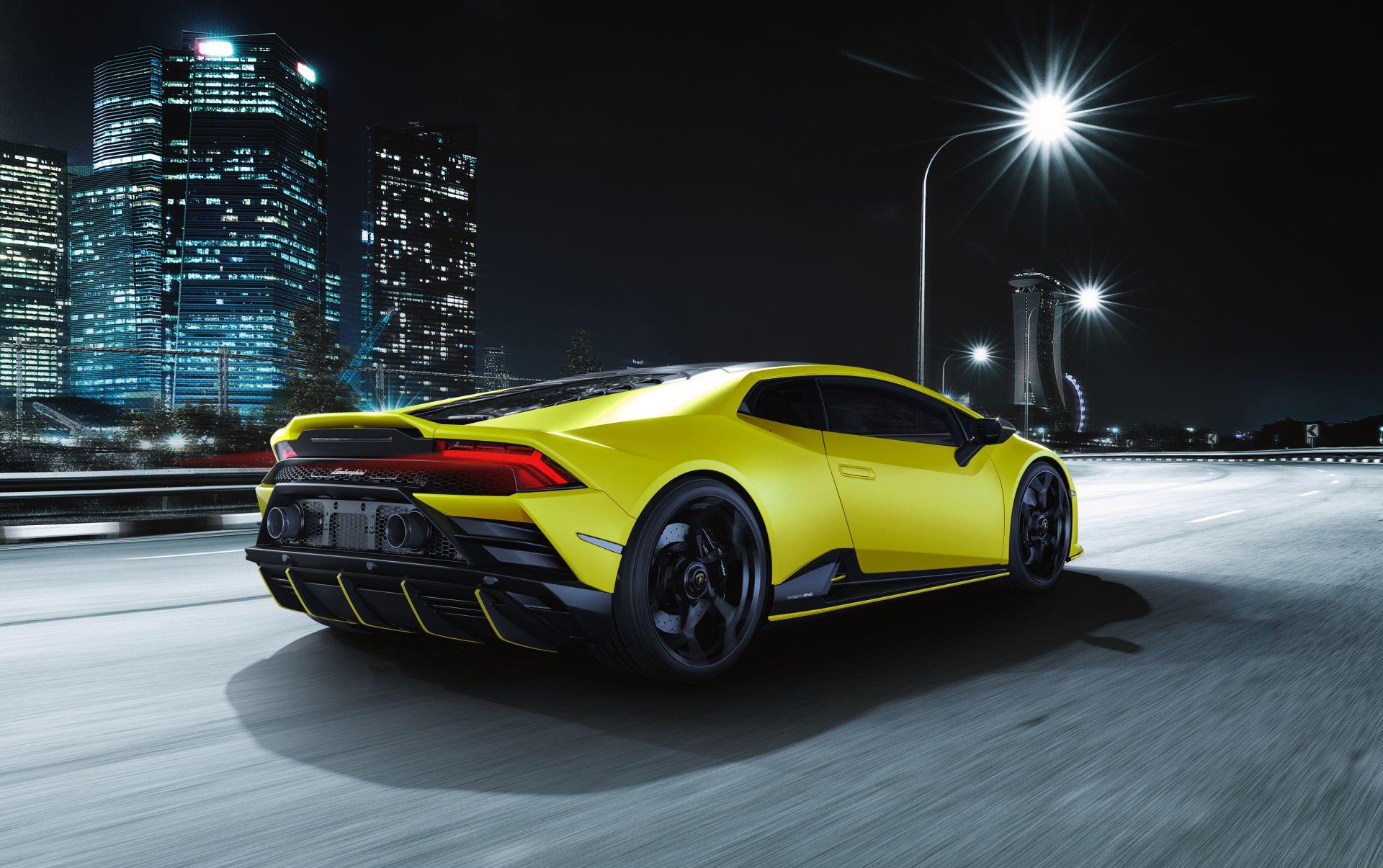 年轻时尚的街头艺术兰博基尼huracanevo