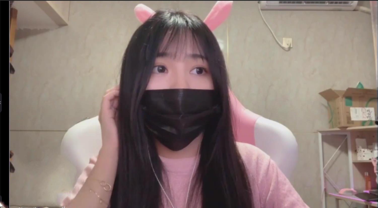 绝地求生苏喂苏喂女主播一条小团团首次露脸直播给她打几分