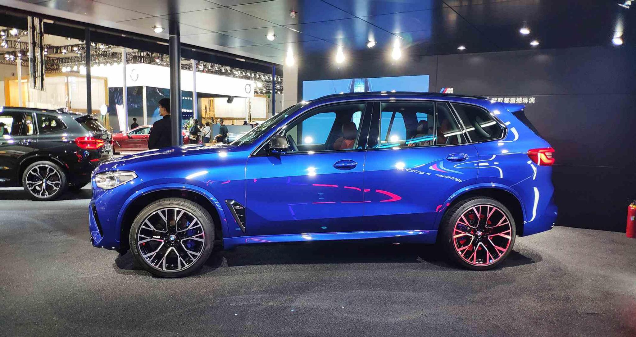 2020年成都车展:全新宝马x5m实车