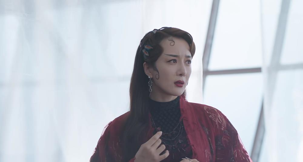 司藤白英的一个错误决定无意中帮了司藤两个大忙