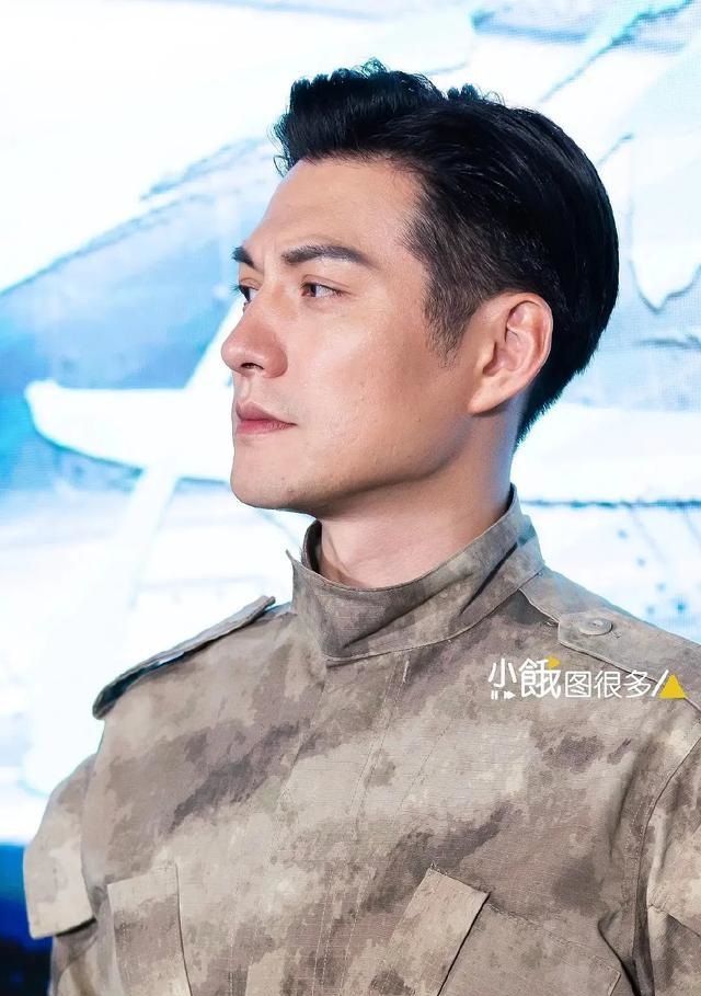 明星近距离生图严宽眉骨太优越了倪妮皮肤怼这么近看还是很好
