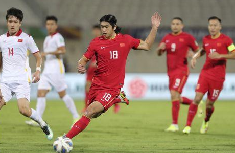 国足险胜越南有助于战沙特,李铁换人埋隐患武磊可信任