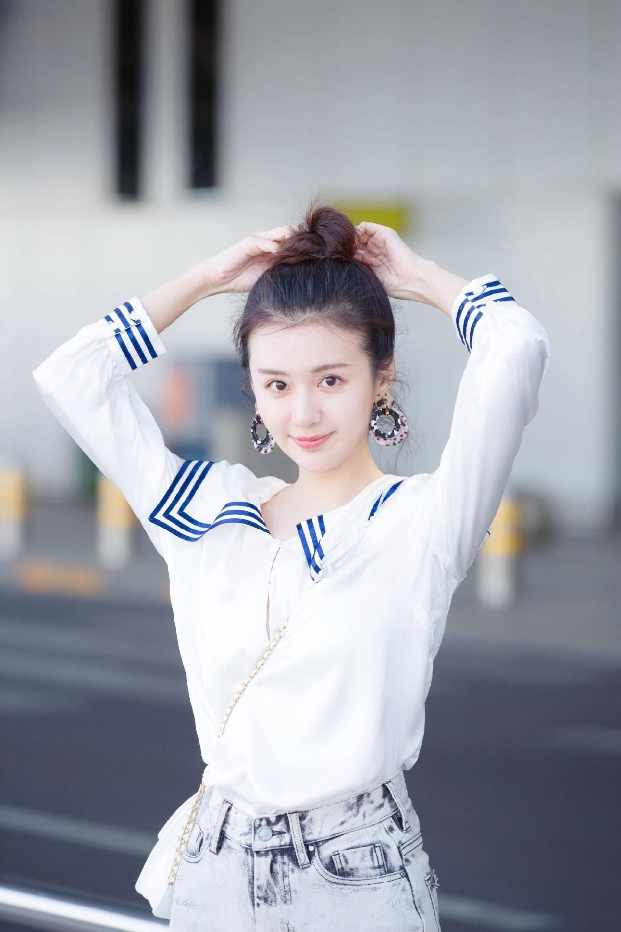 郑合惠子才是真正的"腿精",时髦穿搭小秀"奶油腿",惹人羡慕