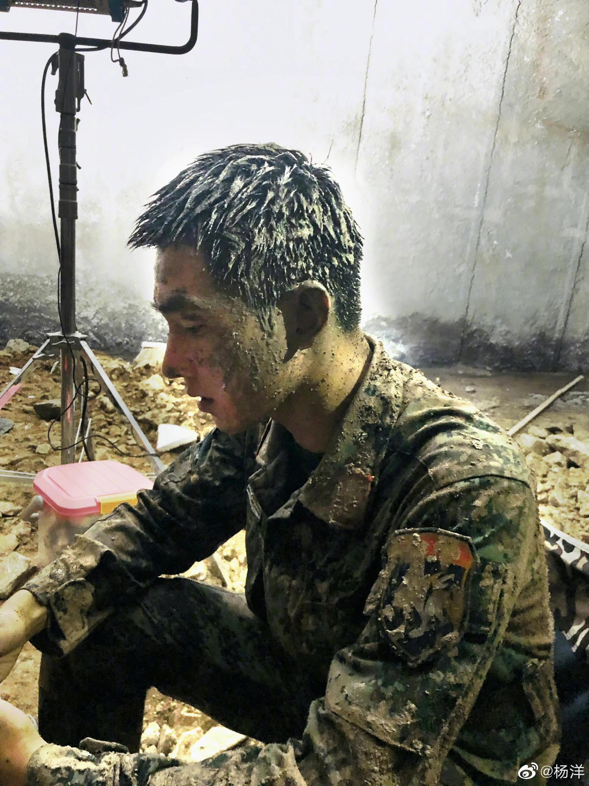 杨洋      《特战      》燕破岳隧道救人花絮照