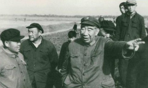我国中将因病去世，消息传开后，为何有一群<a href=