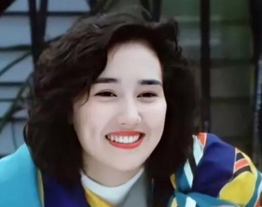 56岁柏安妮近况曝光，美貌褪去气质优雅，生活富足幸福美满|柏安妮|溜冰|近况_新浪新闻