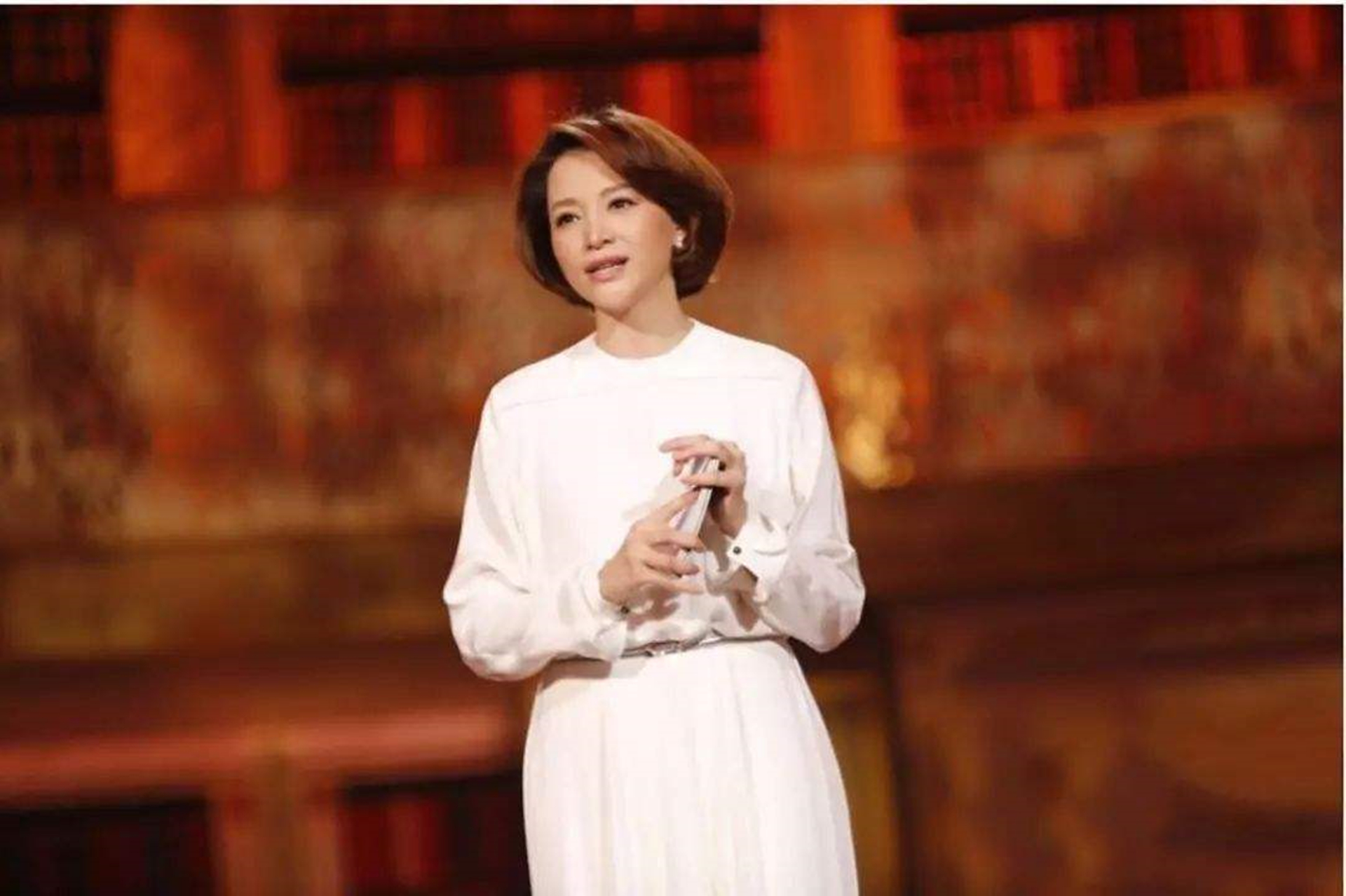 春晚曾经的主持人中有三个离开春晚多年的仍被观众期待上春晚