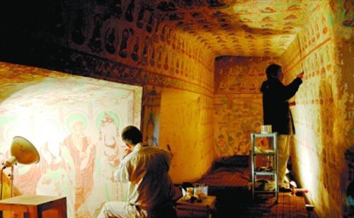 如何修复敦煌壁画,修复师们经过总结,共归纳出这些“绝”招|壁画|莫高窟|敦煌壁画_新浪新闻