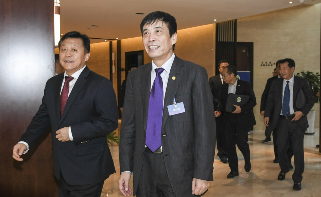 重大突破！曝丁勇给陈戌源5000万，警车停足协大楼下，随时带人走|深圳队|陈戌源|足协_新浪新闻