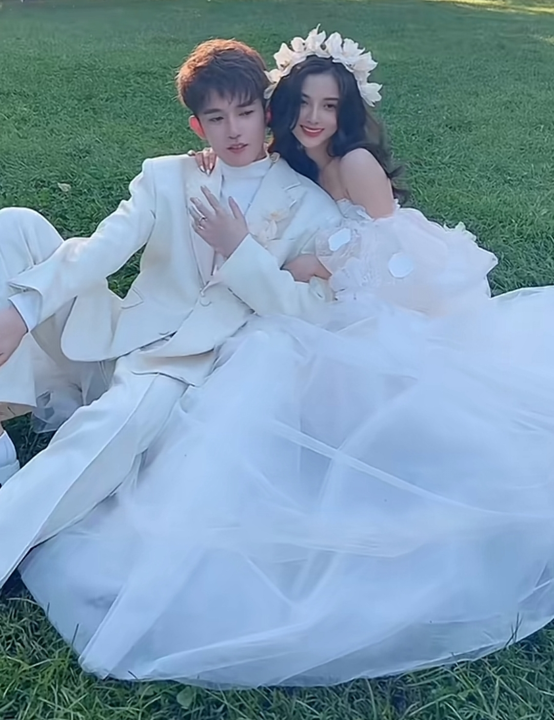 网红班宇浩大婚,重金包下1000个广告牌,陪嫁100万现金一套别墅