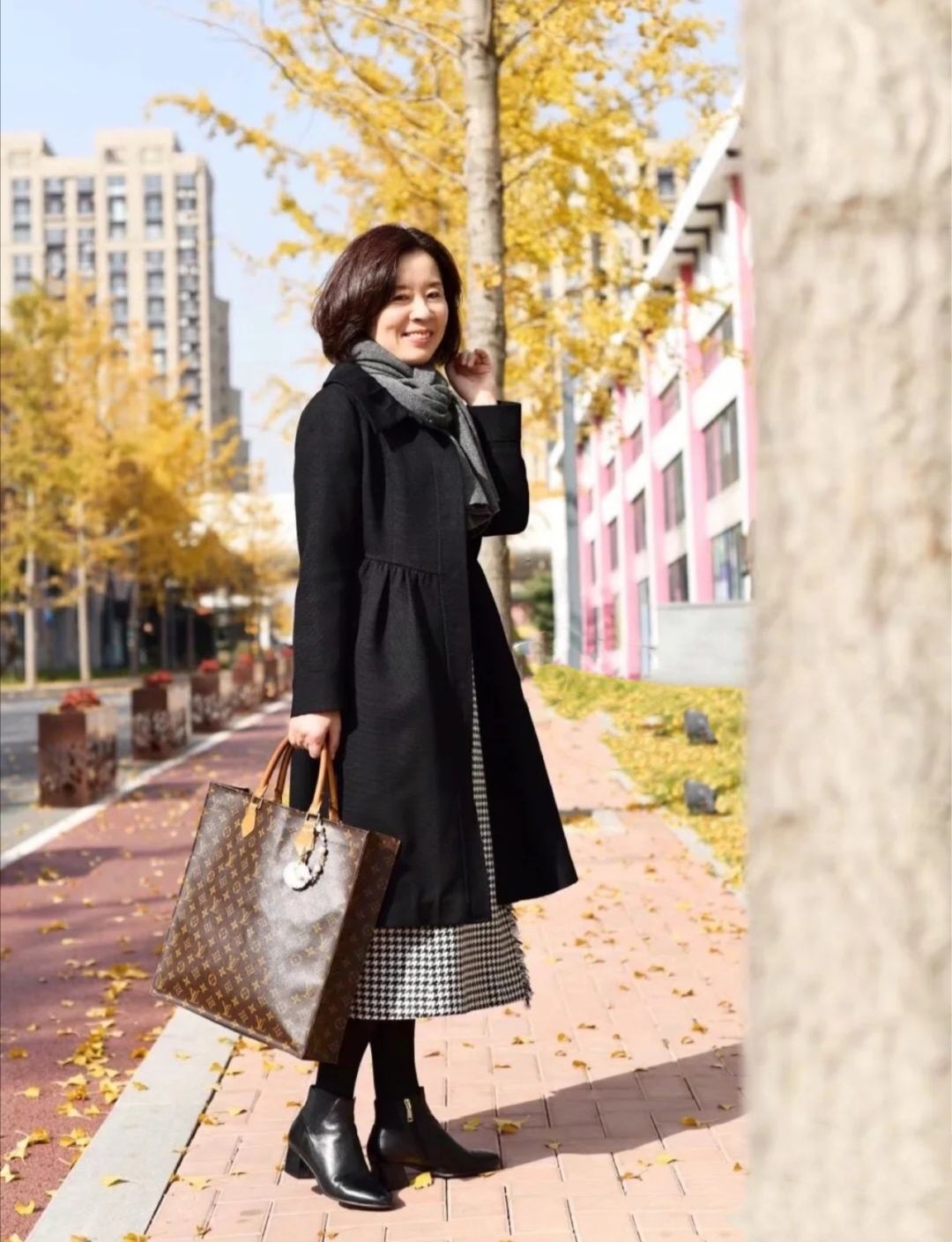 奔六的女人冬季这样搭配,真实自然不做作,端庄大气又有女人味
