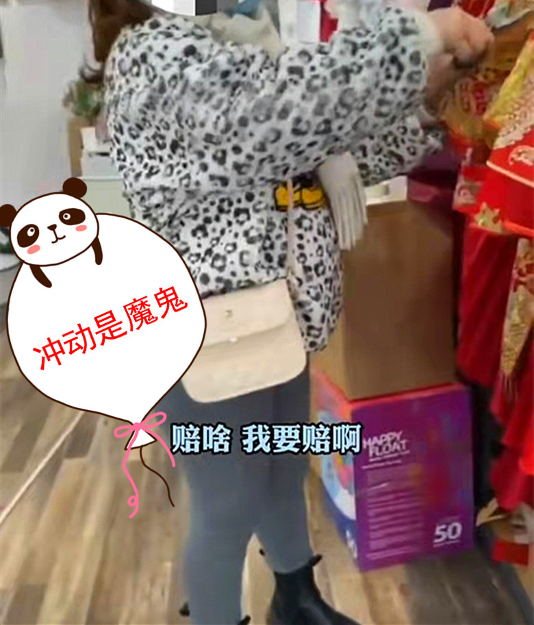 女子与婚纱店产生纠纷,一怒之下剪坏32件嫁衣,店员淡定拍视频休闲区蓝鸢梦想 - Www.slyday.coM 女子与婚纱店产生纠纷,一怒之下剪坏32件嫁衣,店员淡定拍视频休闲区蓝鸢梦想 - Www.slyday.coM