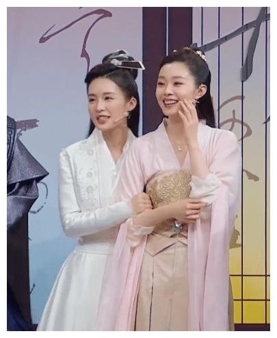 为了给宋轶镜头,谁注意到李沁做了什么?太暖心了!