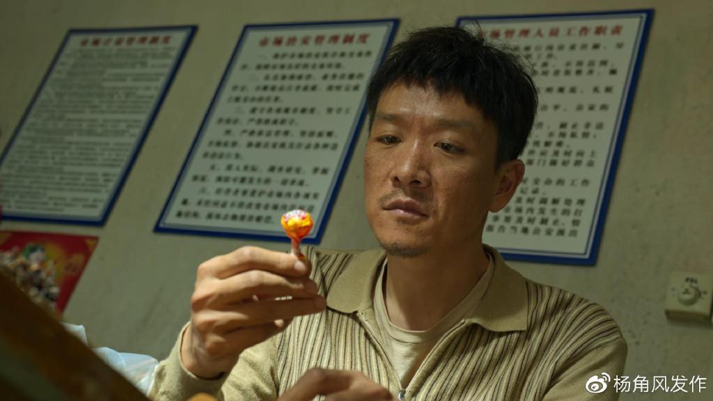 狂飙:看懂老默为啥爱吃棒棒糖,就明白他的悲剧从一开始就已注定