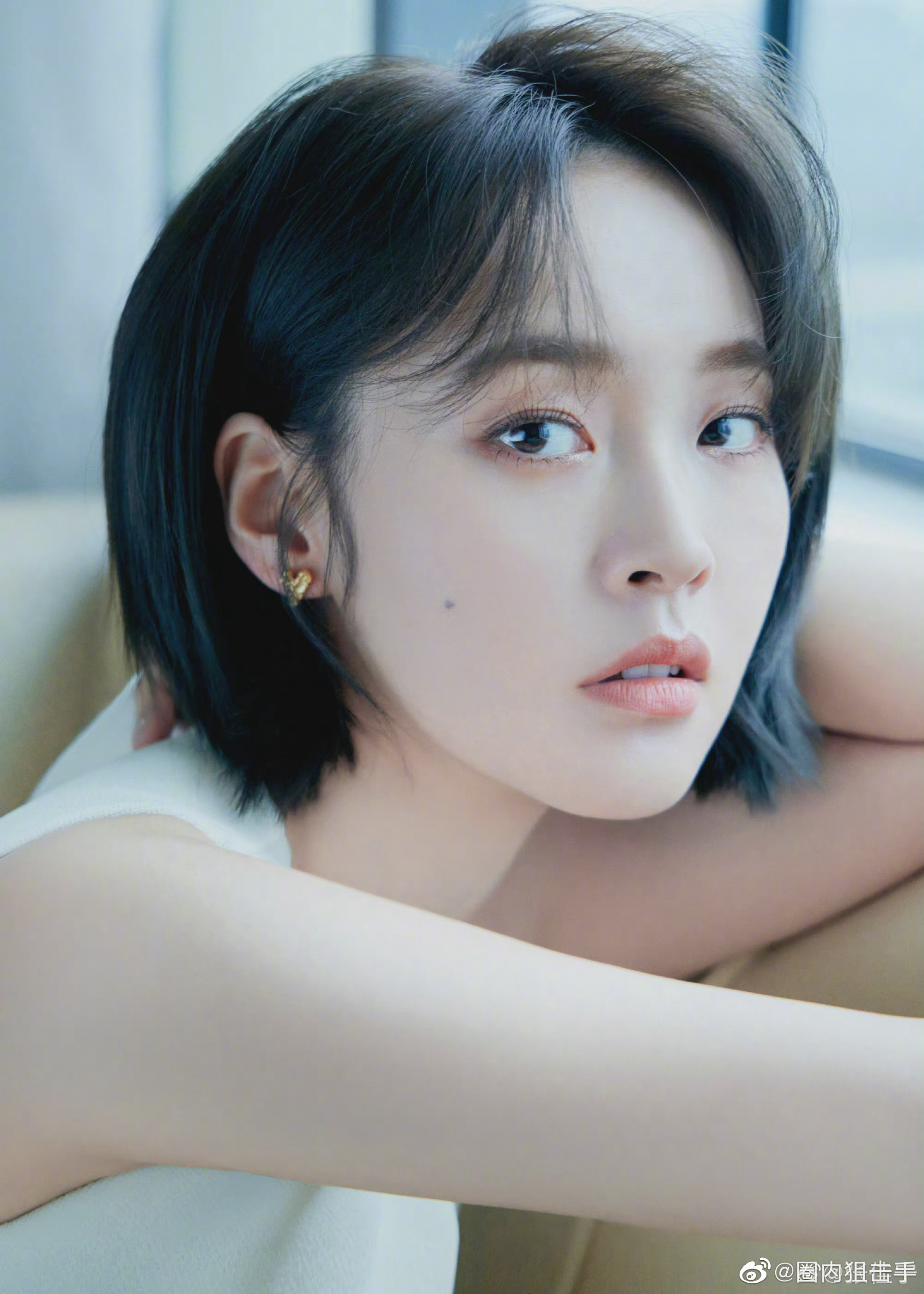 张佳宁晒出一组短发爱心贴纸自拍……|张佳宁|短发|爱心_新浪新闻