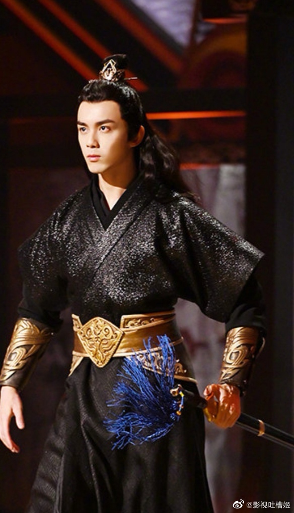 吴磊《王牌对王牌》节目现场重现电影《影》中杨平的形象!翩翩少年