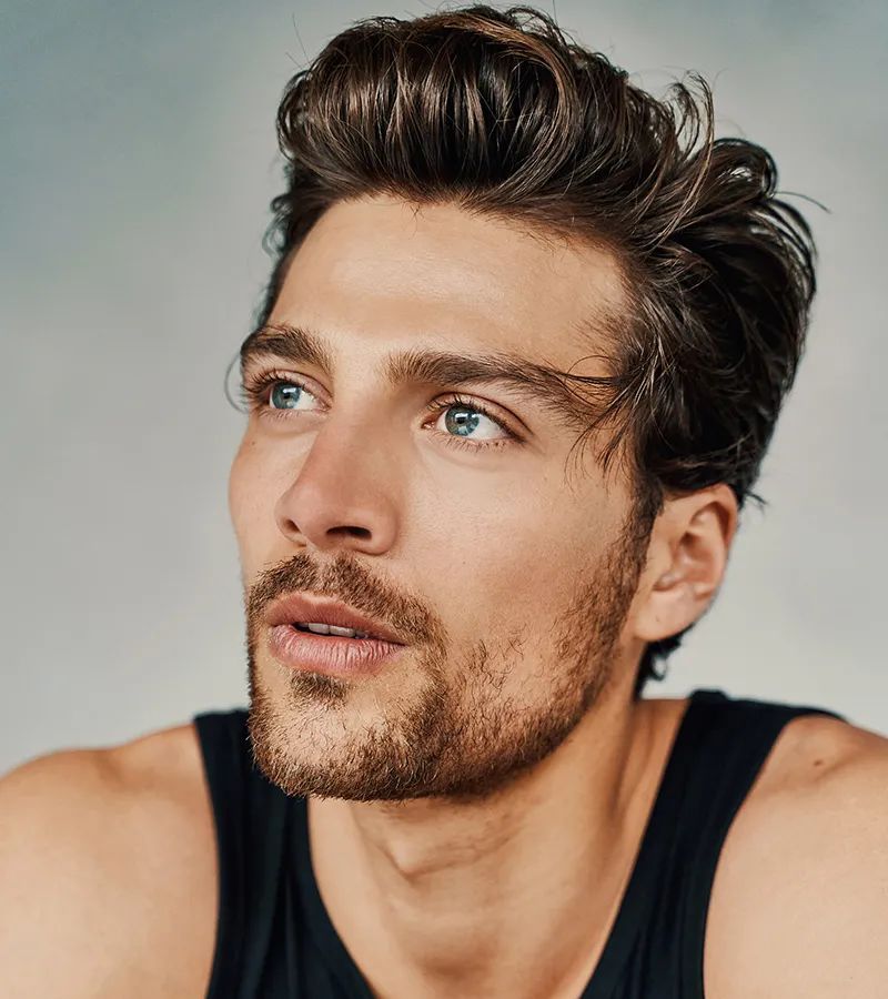 susinna 出生于1993年,身高一米八八,原本是一名意大利鲜肉男模,为