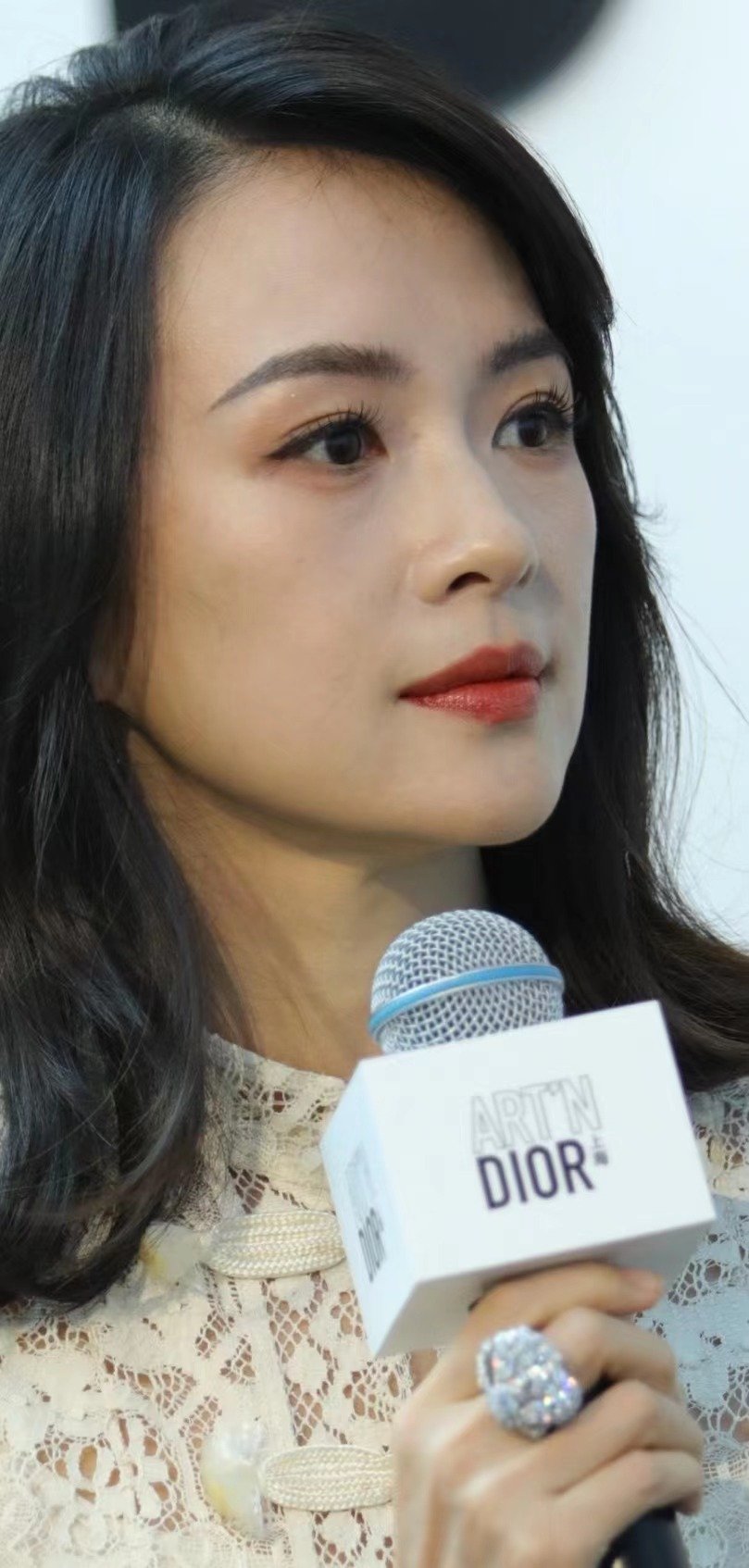 43岁章子怡参加活动,状态出彩,网友称其颜值抗打|章子怡|杨采钰|活动