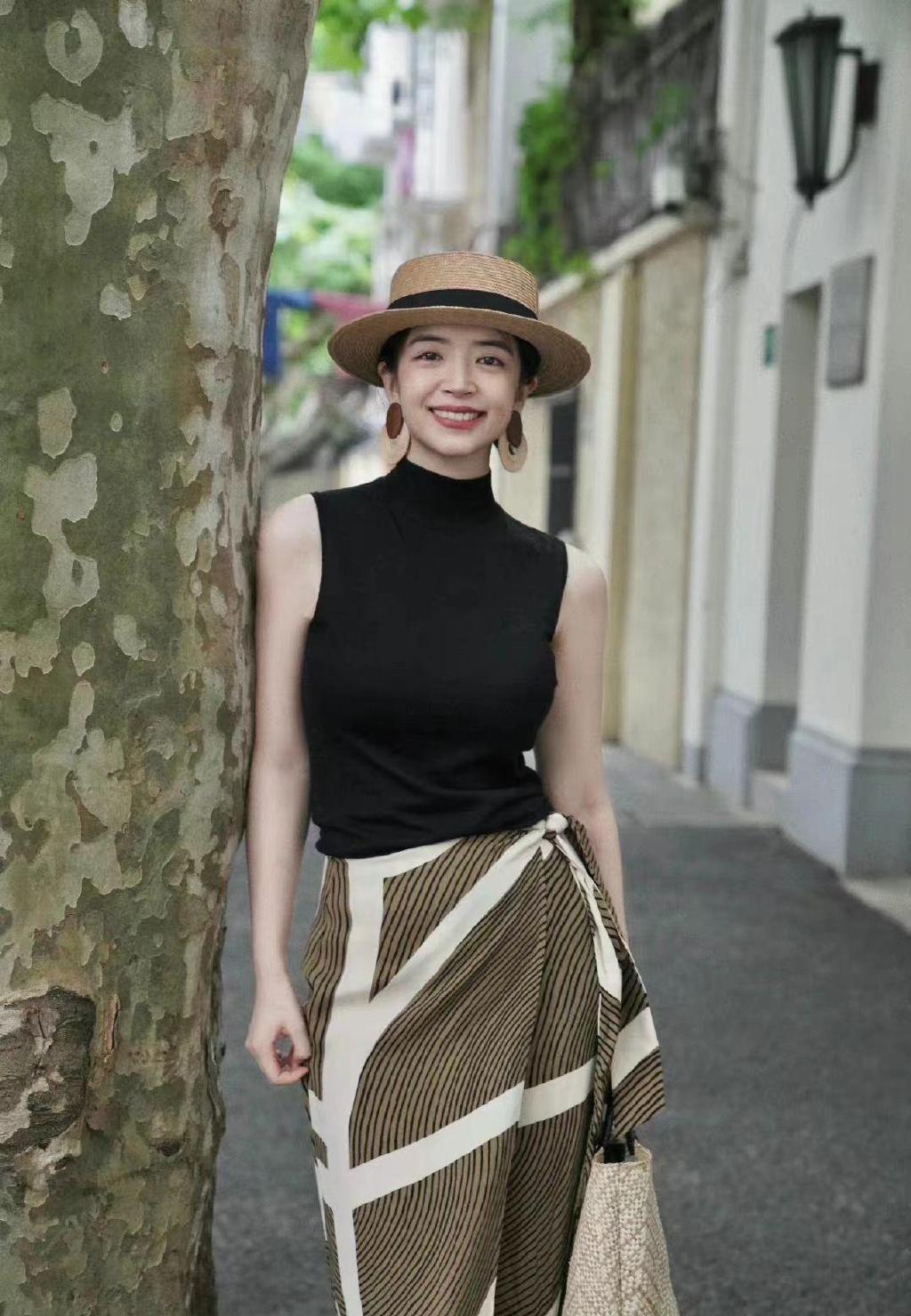 夏天别乱穿无袖装,瞧三木博主如此搭配,好看又有气质|三木|无袖|气质