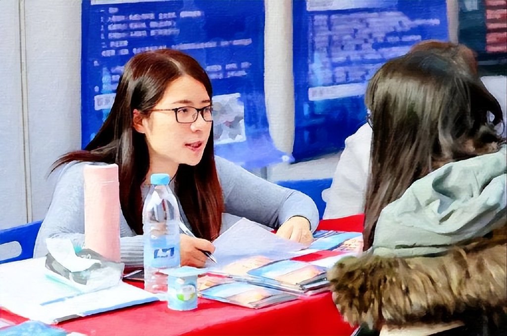 00后毕业生“整顿职场”，是因为“单纯幼稚”吗？休闲区蓝鸢梦想 - Www.slyday.coM