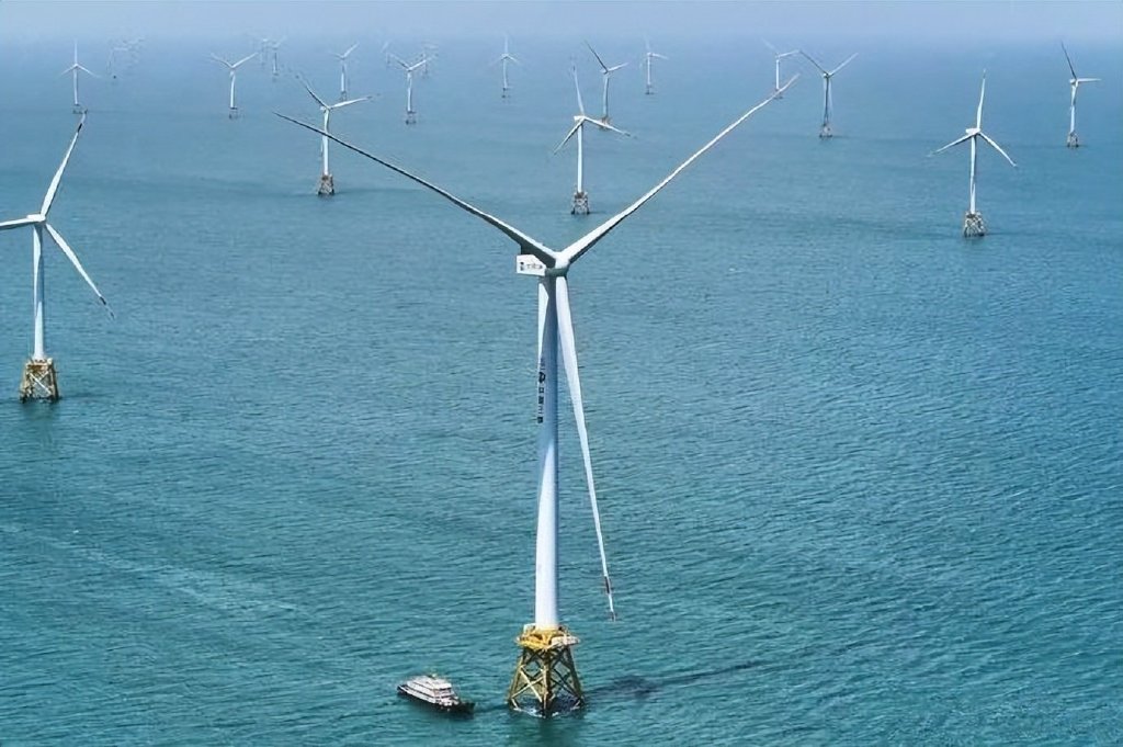 双台风助力！福建全球最大风电机组日发电超38万度，刷新世界纪录|福建省|三峡|三峡集团|发电量|叶片_新浪军事_新浪新闻