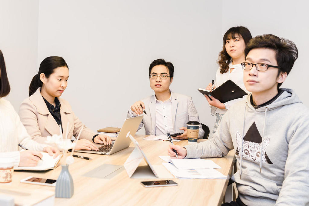 福州老板吃了上海员工的亏！职场真实：不要随意裁大城市的员工休闲区蓝鸢梦想 - Www.slyday.coM