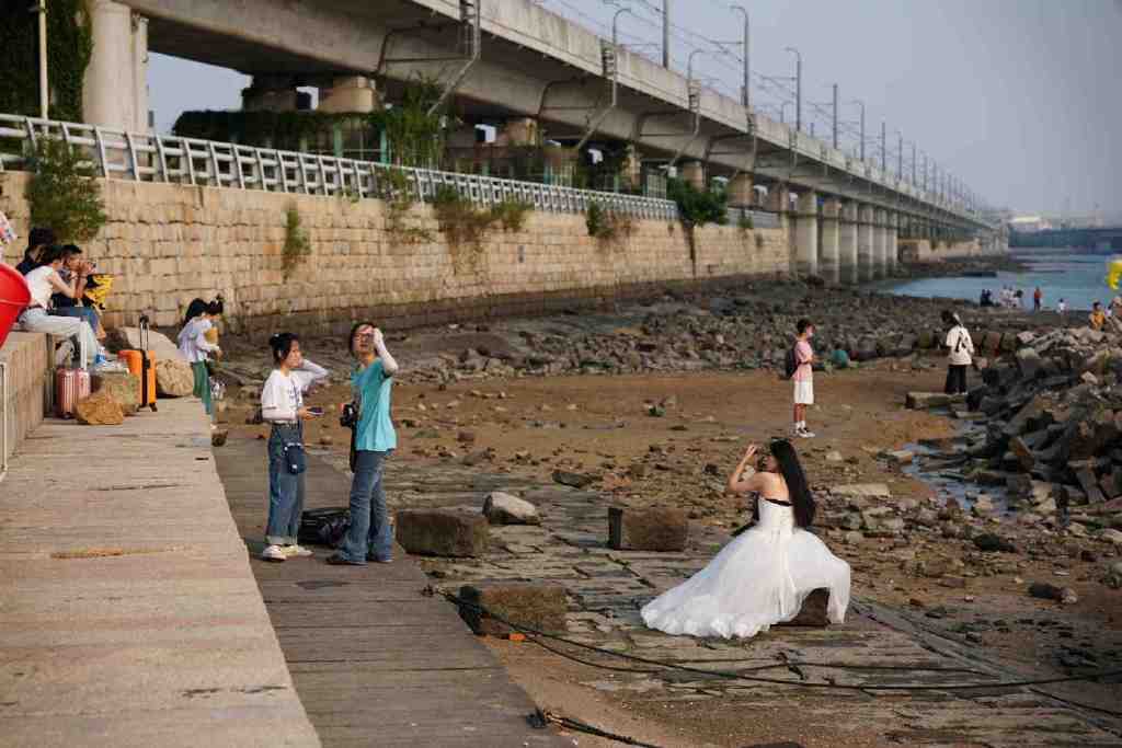 来厦门玩不要一个人去十里长堤,你可能会想谈恋爱也可能胖三斤休闲区蓝鸢梦想 - Www.slyday.coM 来厦门玩不要一个人去十里长堤,你可能会想谈恋爱也可能胖三斤休闲区蓝鸢梦想 - Www.slyday.coM