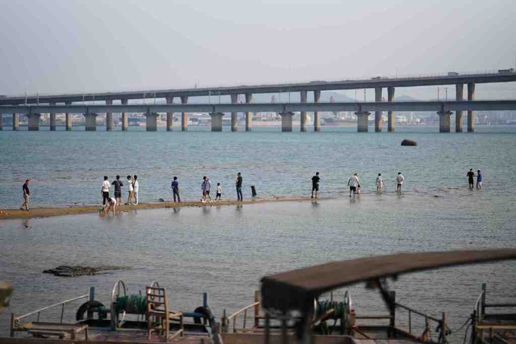 来厦门玩不要一个人去十里长堤,你可能会想谈恋爱也可能胖三斤休闲区蓝鸢梦想 - Www.slyday.coM 来厦门玩不要一个人去十里长堤,你可能会想谈恋爱也可能胖三斤休闲区蓝鸢梦想 - Www.slyday.coM