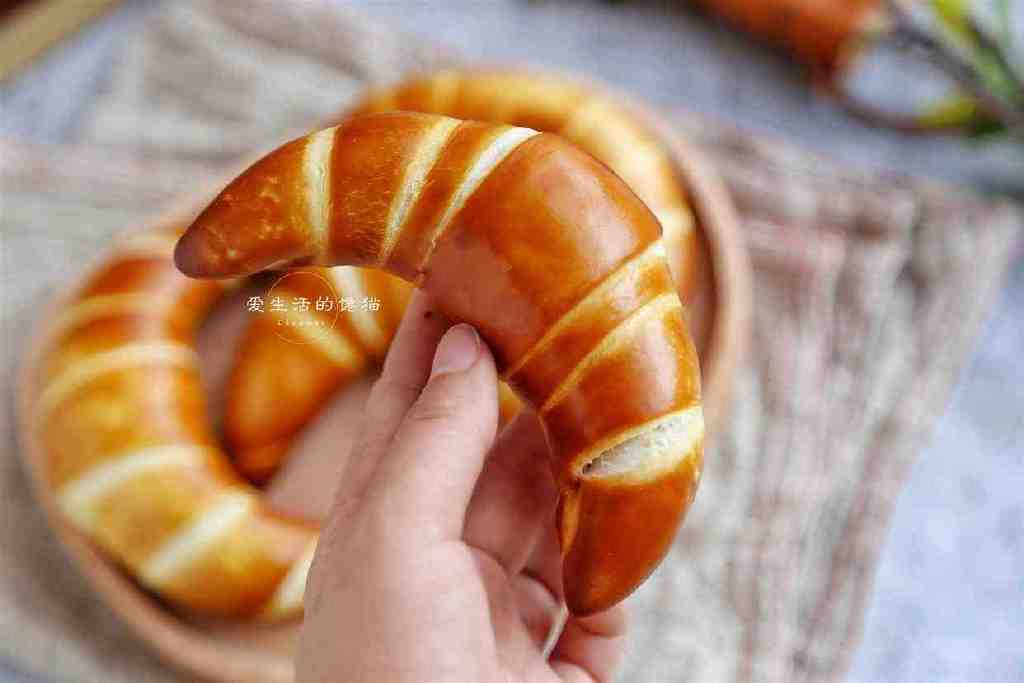 想吃牛角包不用买,在家就能做,香甜软乎,比买的好吃!休闲区蓝鸢梦想 - Www.slyday.coM 想吃牛角包不用买,在家就能做,香甜软乎,比买的好吃!休闲区蓝鸢梦想 - Www.slyday.coM