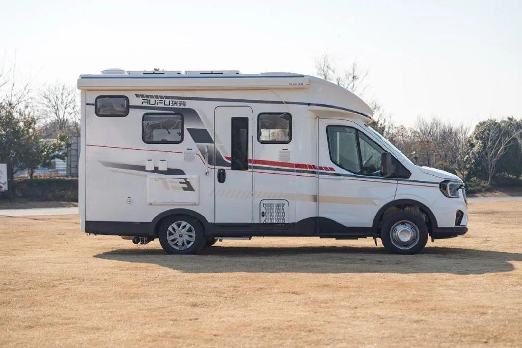 瑞弗ft800小额头房车双航空座椅升降床高效生活布局灵动旅居空间