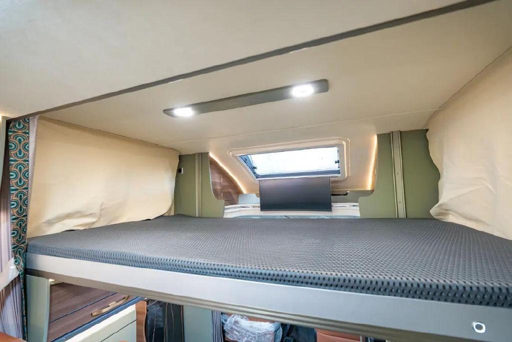 瑞弗ft800小额头房车双航空座椅升降床高效生活布局灵动旅居空间