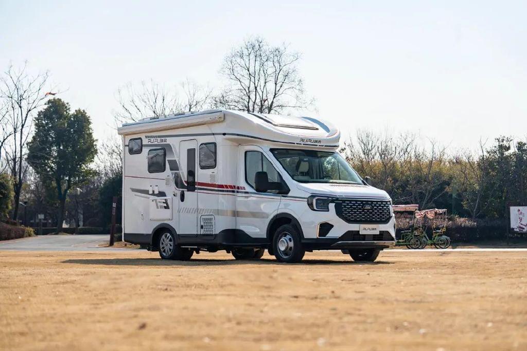 瑞弗ft800小额头房车双航空座椅升降床高效生活布局灵动旅居空间