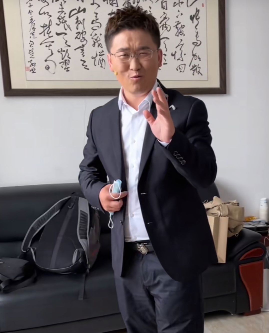 大明星姜涛重回电视荧幕靠直播逆袭身价千万网友今非昔比